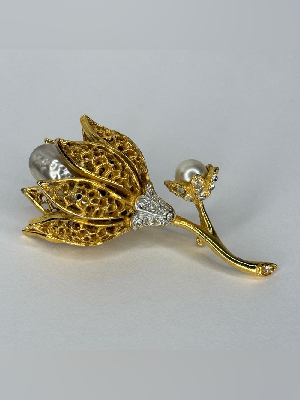VINTAGE SIGNED BSK Faux Baroque Pearl Gold Tone Tulip Flower Brooch Pin - Picture 4 of 7